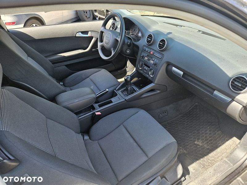 Audi A3 3-drzwiowe 1.6 Attraction - 5