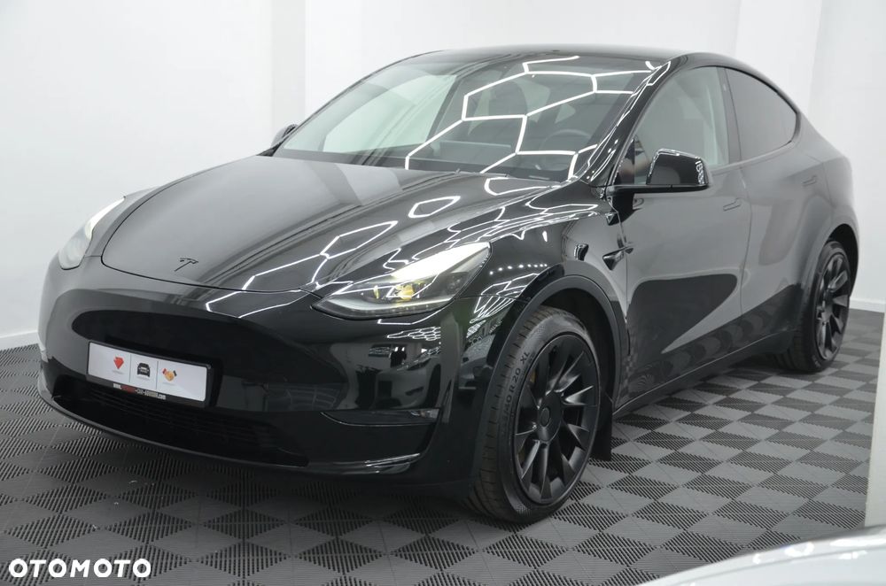 Tesla Model Y Long Range AWD - 4