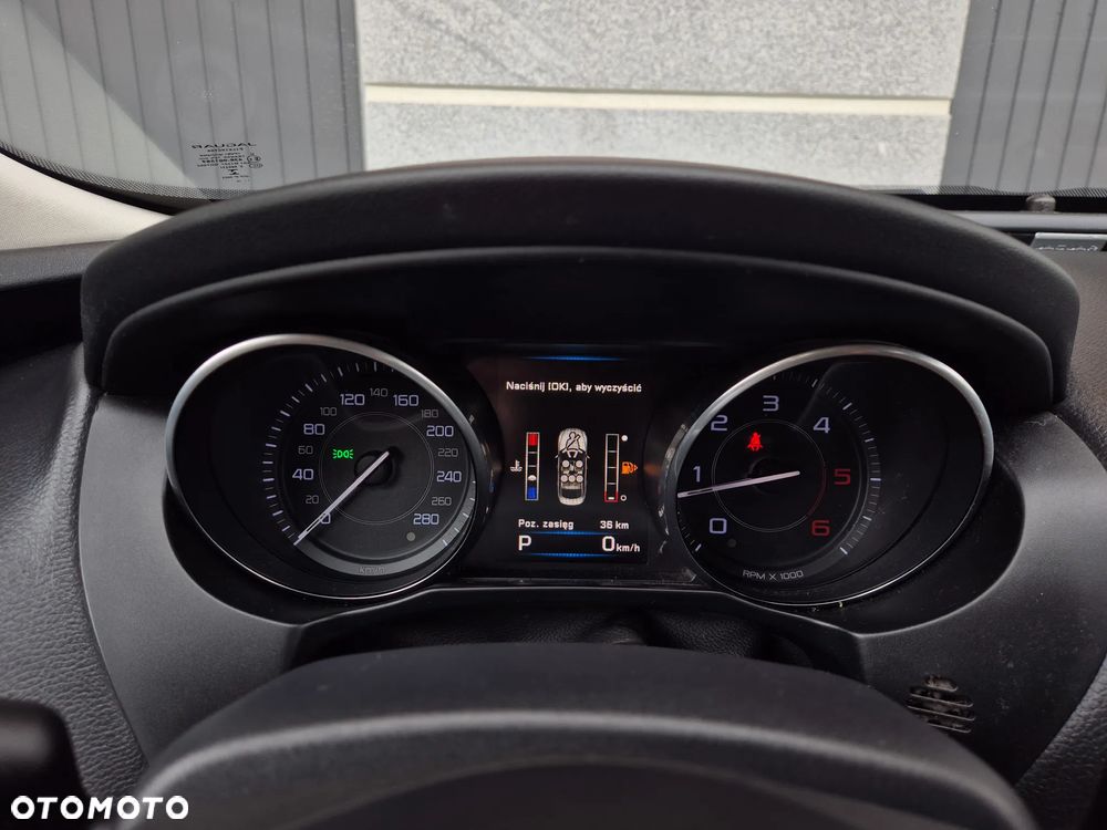 Jaguar XE 2.0 D Pure - 8