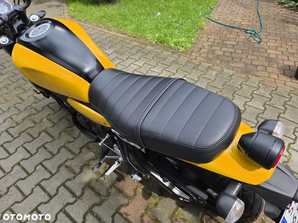 Yamaha XSR - 12