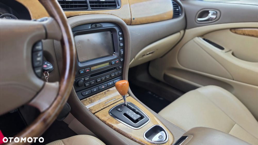 Jaguar S-Type 4.2 V8 Executive - 29