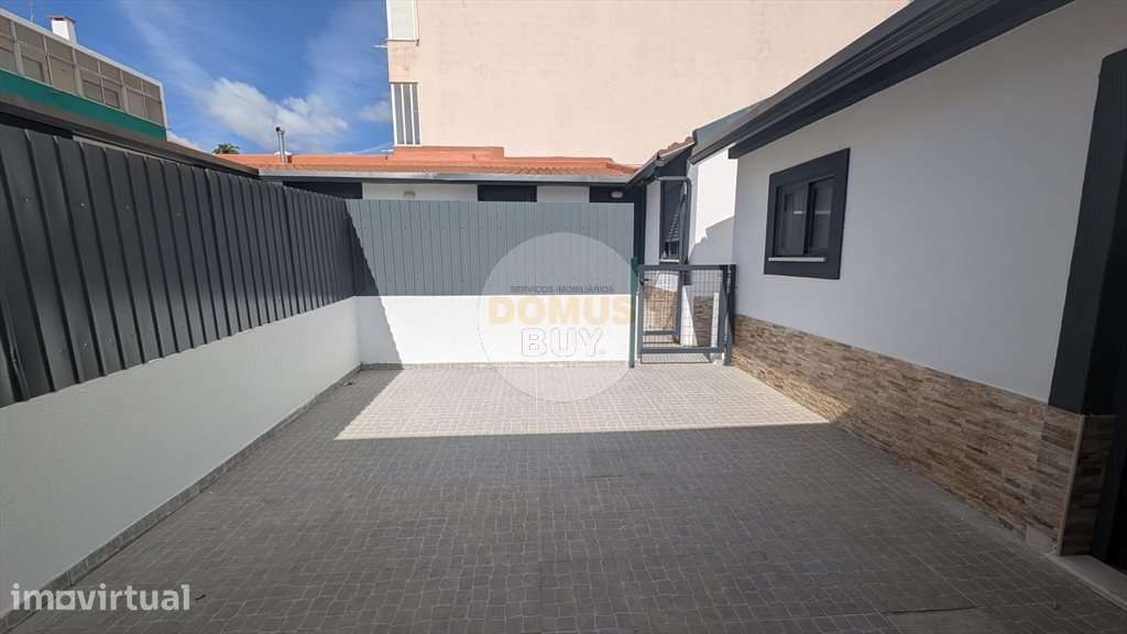 MORADIA TÉRREA T3 A ESTREAR | 2WCS  - BAIXA DA BANHEIRA - Grande imagem: 2/17