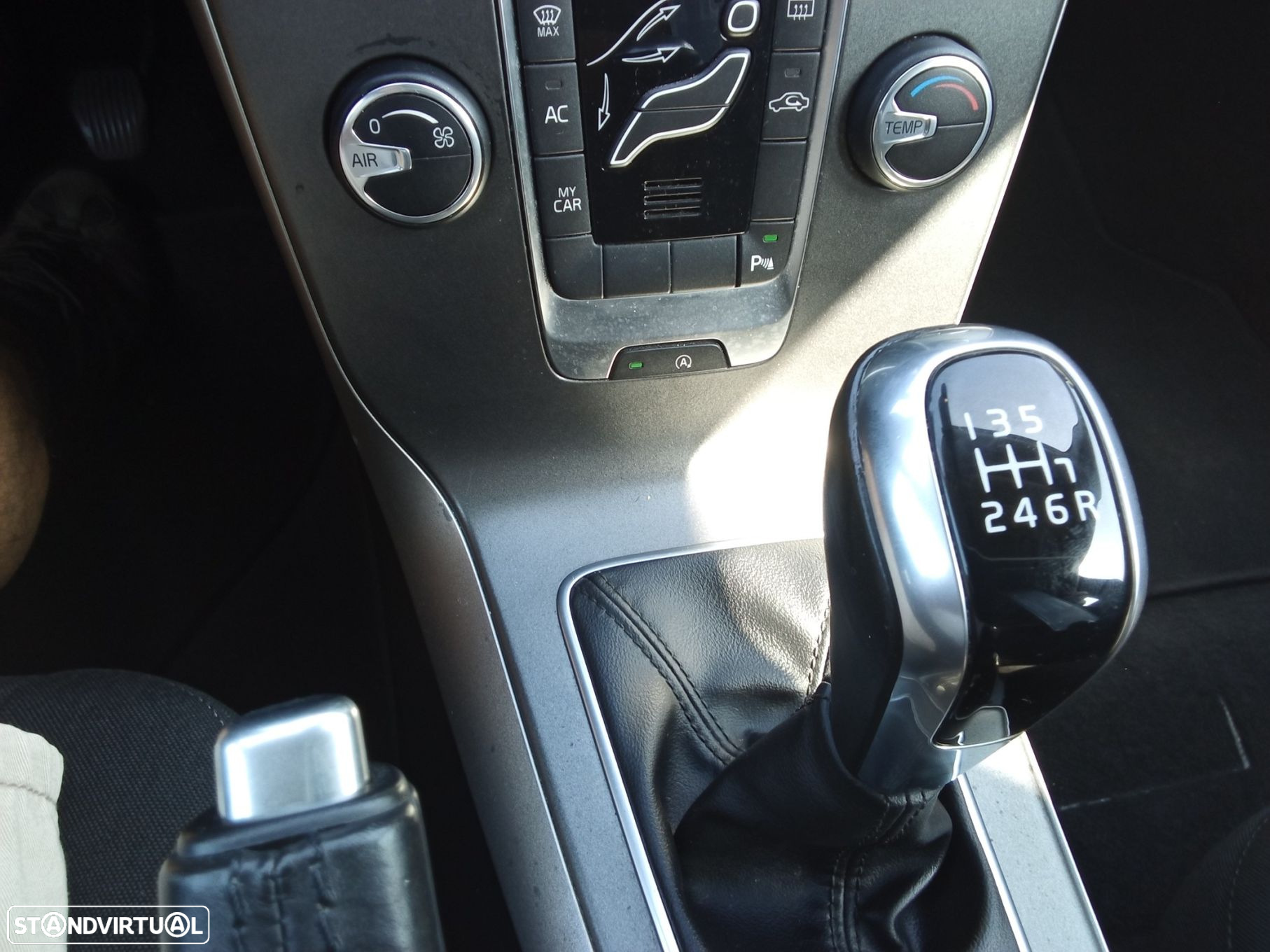 Volvo V40 2.0 D2 Momentum - 17