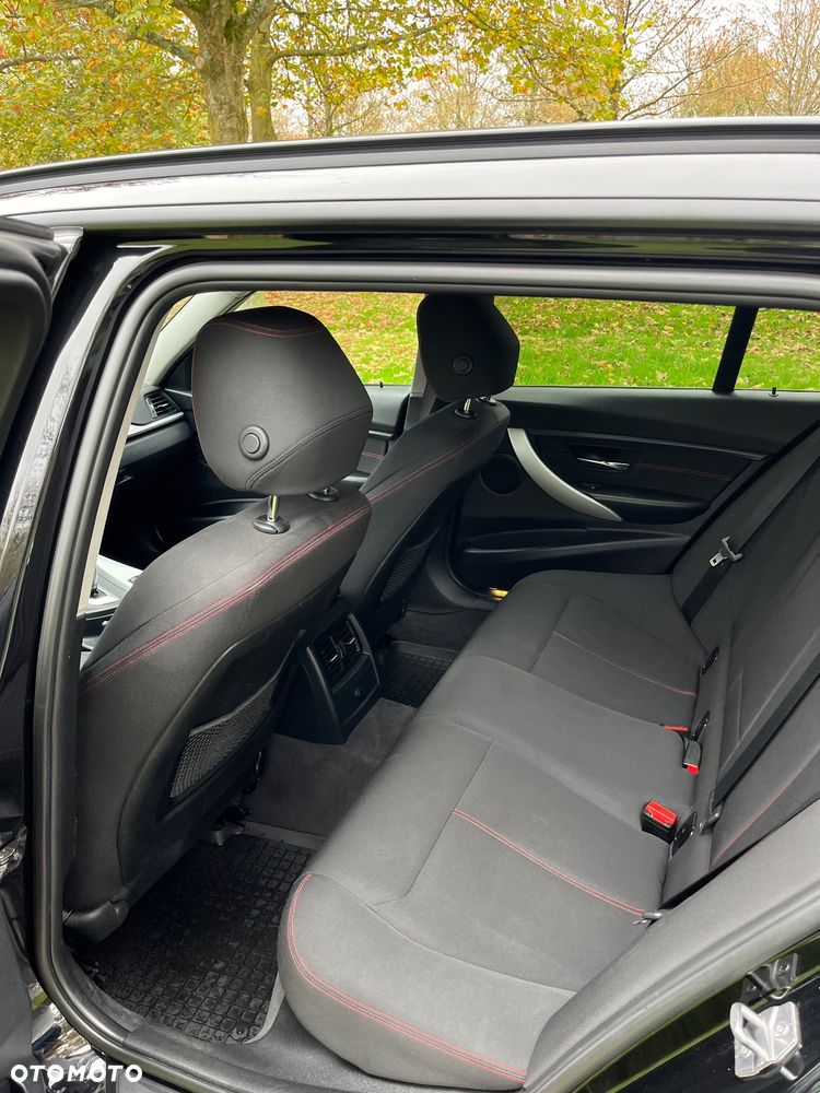 BMW Seria 3 320d Sport Line - 10
