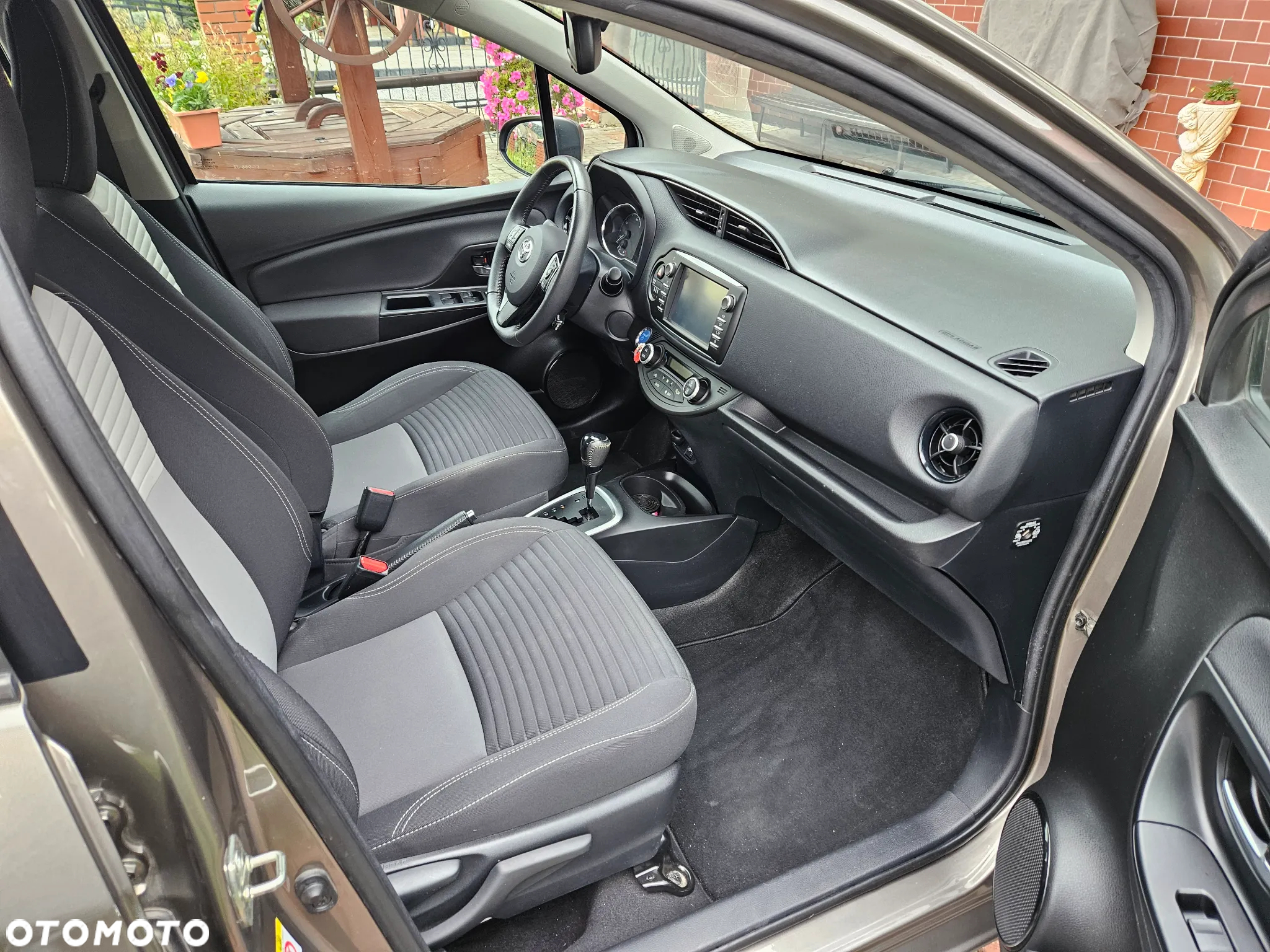Toyota Yaris Hybrid 1.5 VVT-i Selection - 10
