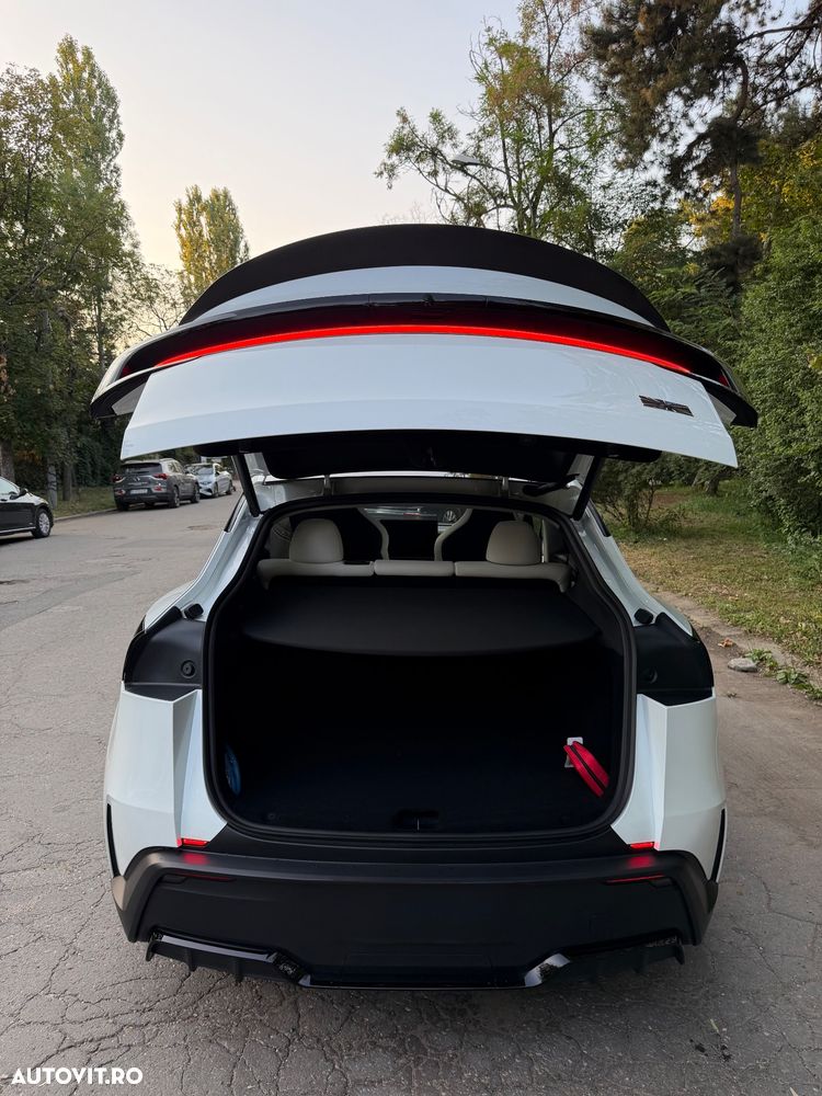 Tesla Model Y Performance - 11