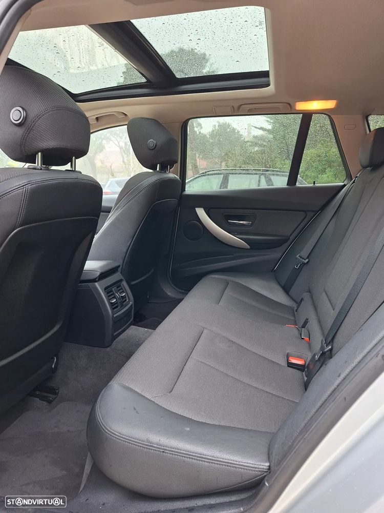 BMW 320 d Auto Line Sport - 12