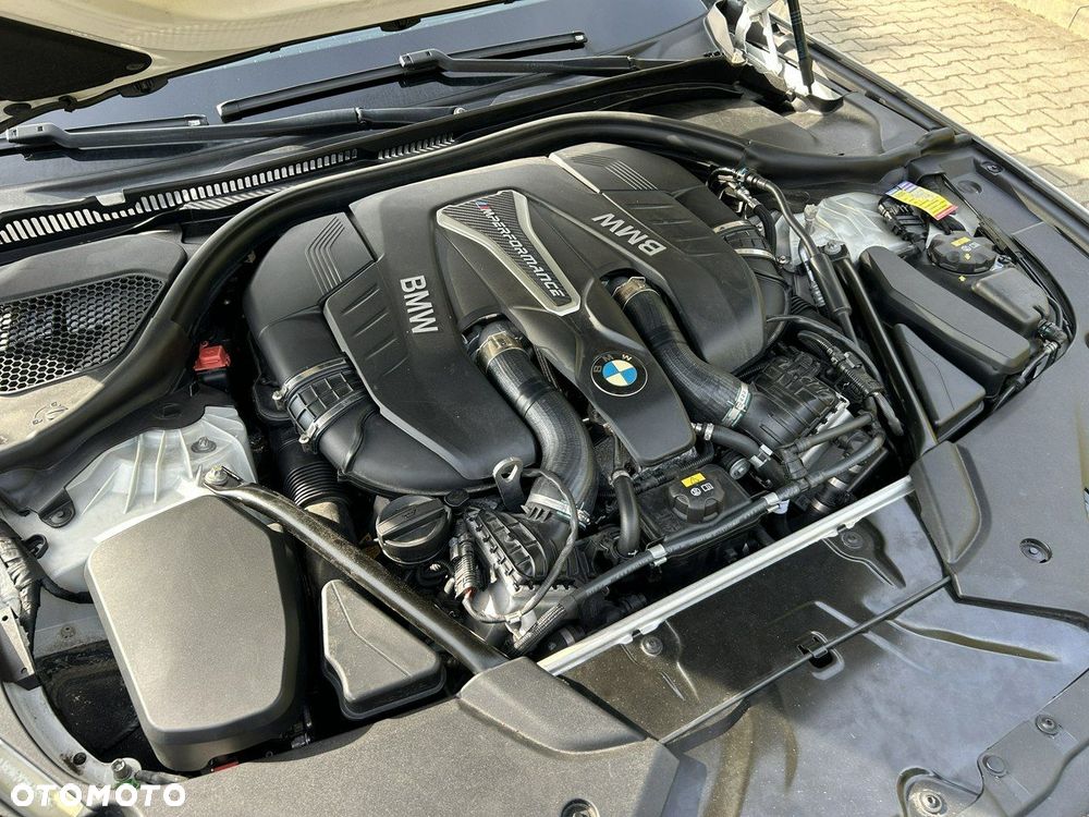 BMW Seria 5 M550i xDrive sport - 11