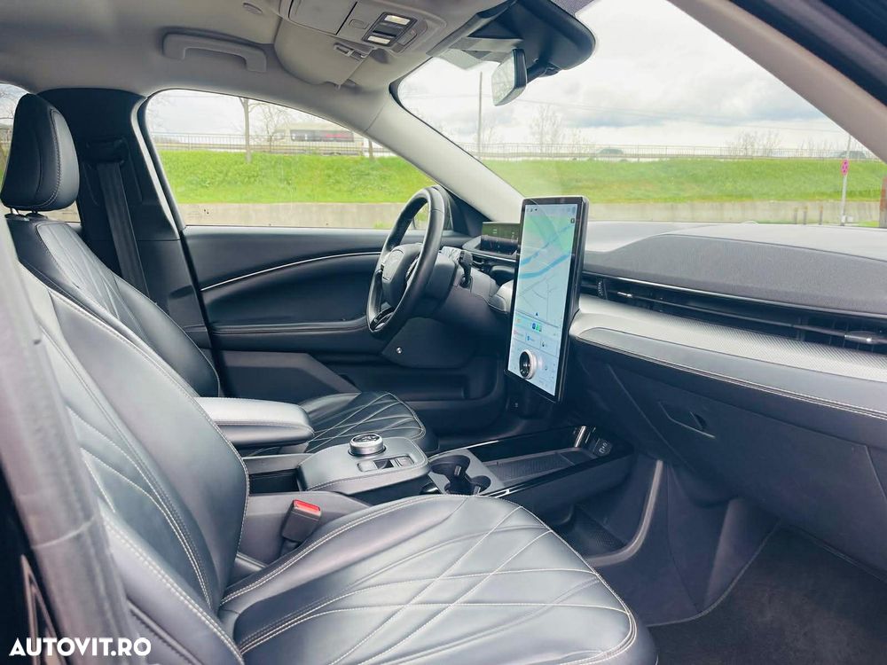 Ford Mustang Mach-E PREMIUM - 10