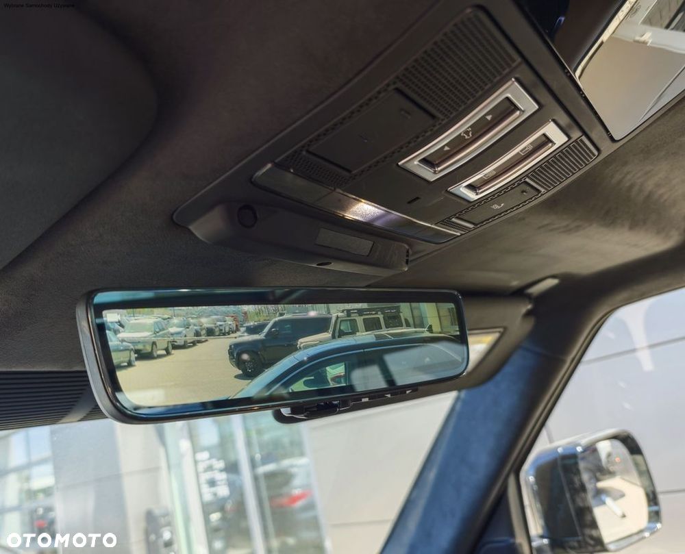 Land Rover Defender 3.0 D300 mHEV X-Dynamic HSE - 17