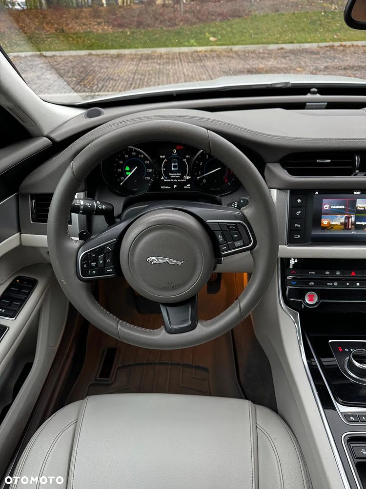 Jaguar XF - 21