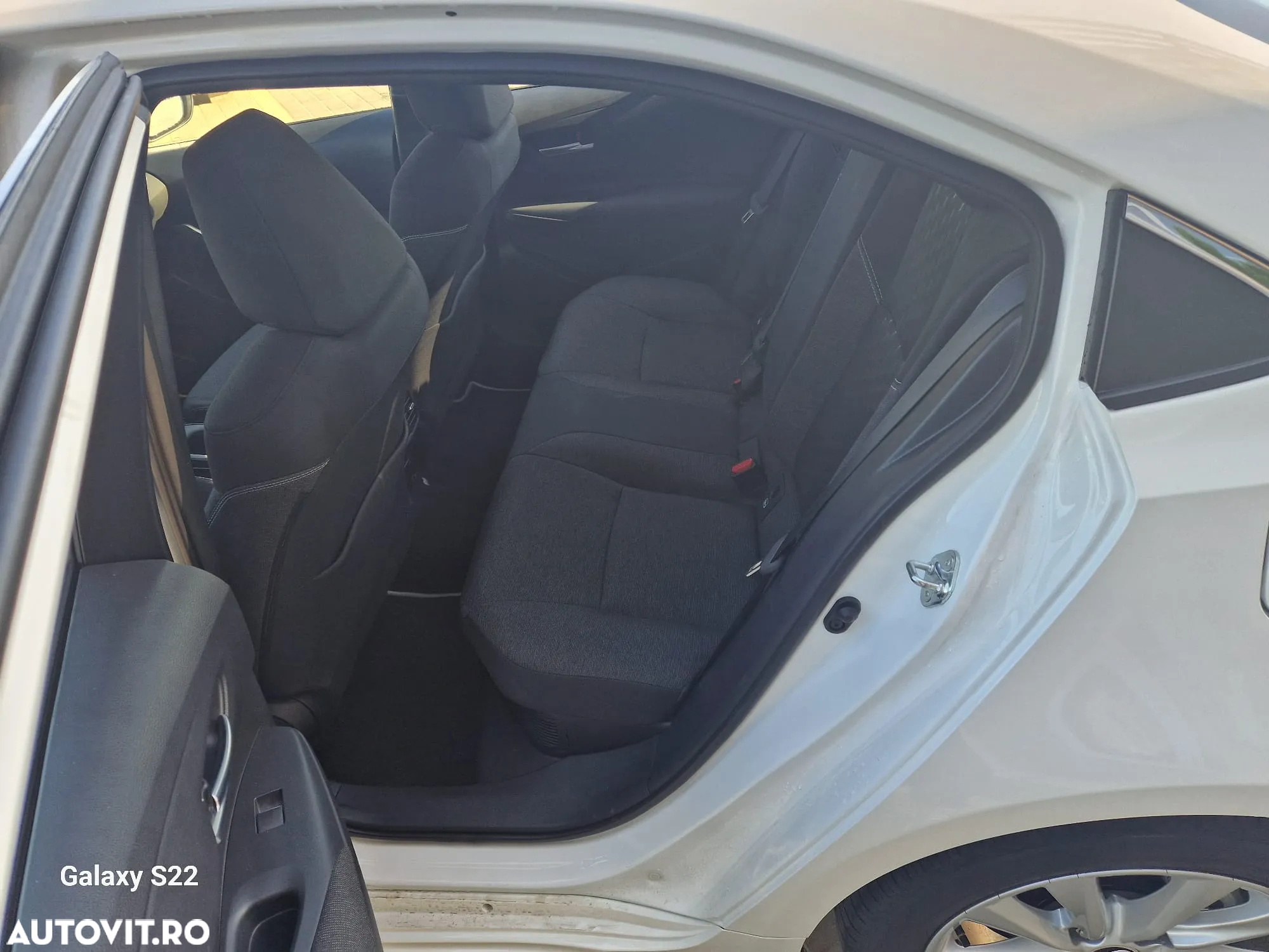 Toyota Corolla 1.8 HSD Business - 23