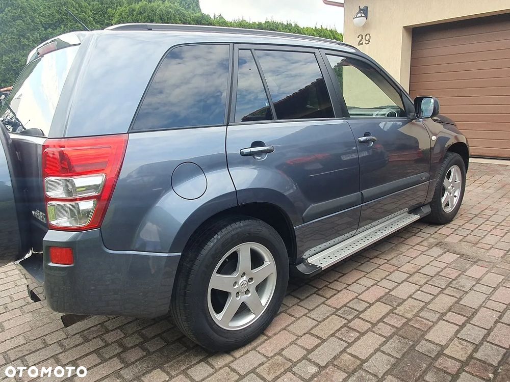 Suzuki Grand Vitara 2.0 Comfort + Family - 6