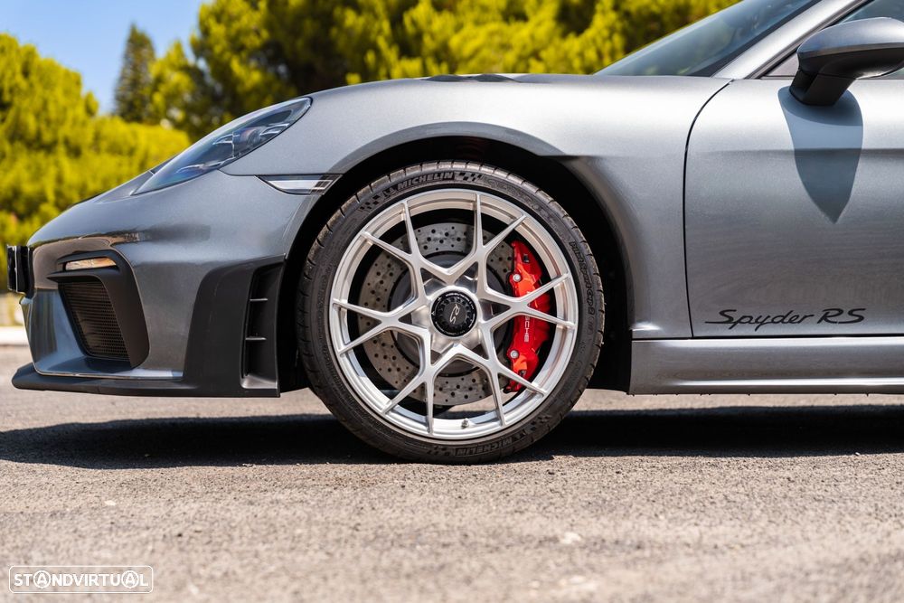Porsche 718 Spyder RS - 7