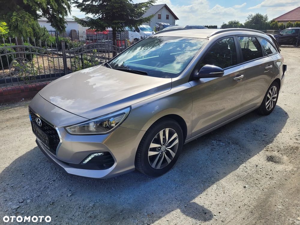 Hyundai i30 1.5 Intro - 1