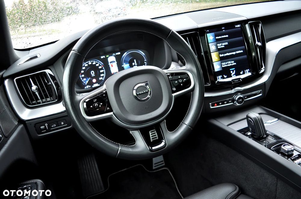 Volvo XC 60 T6 AWD Plug-In Hybrid R-Design - 29