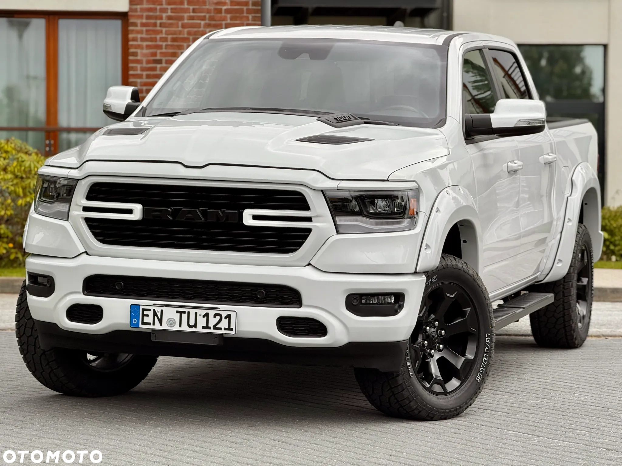 RAM 1500 Crew Cab Shortbed Laramie - 7