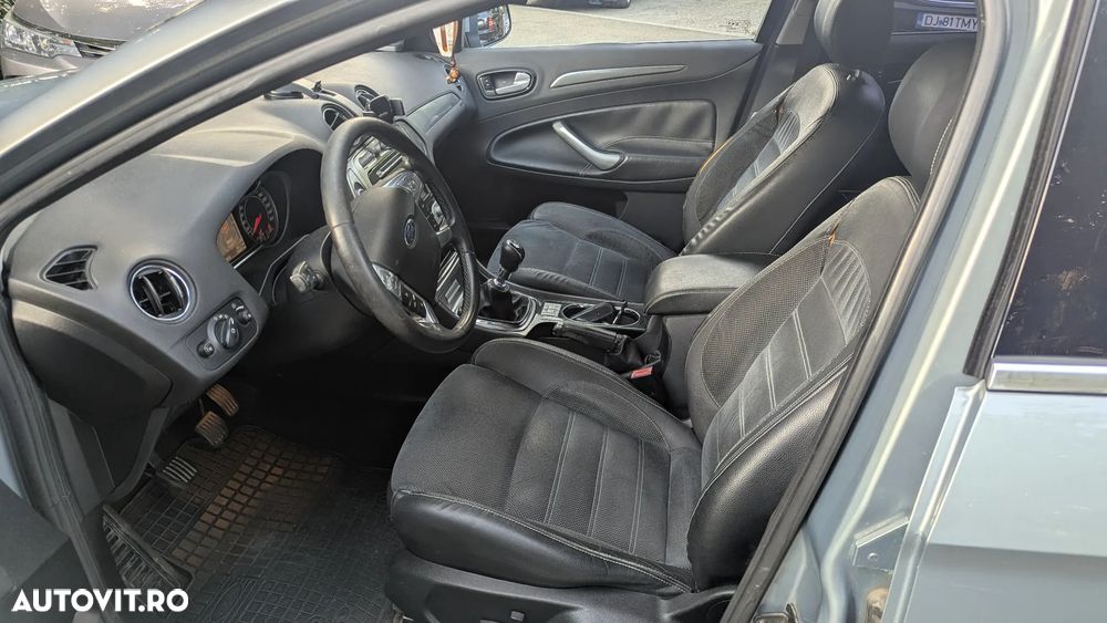 Ford Mondeo 2.0 TDCi Ghia - 13