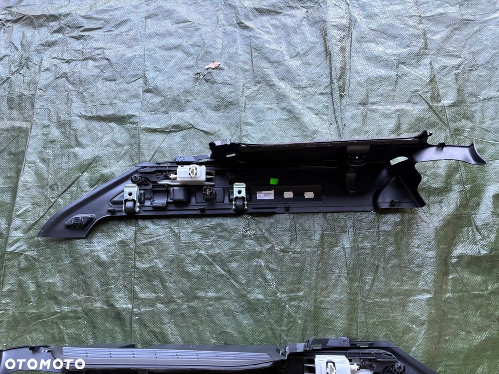 Skoda Superb III 3 prowadnica rolety bagażnka prawa lewa 3V9867761 3V9867762 - 5