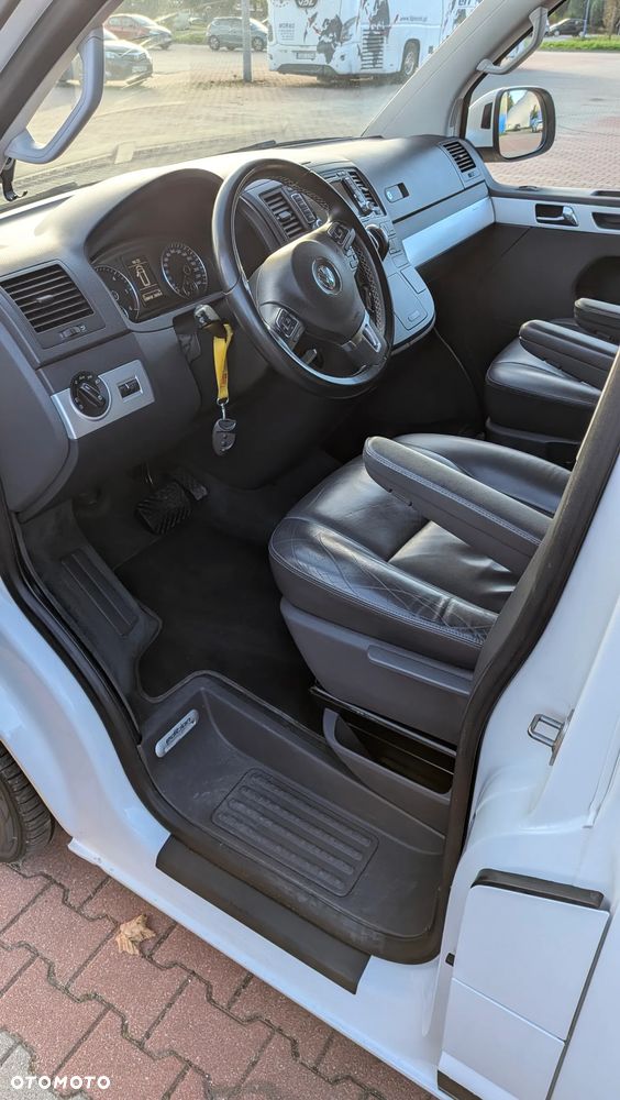 Volkswagen Multivan - 16