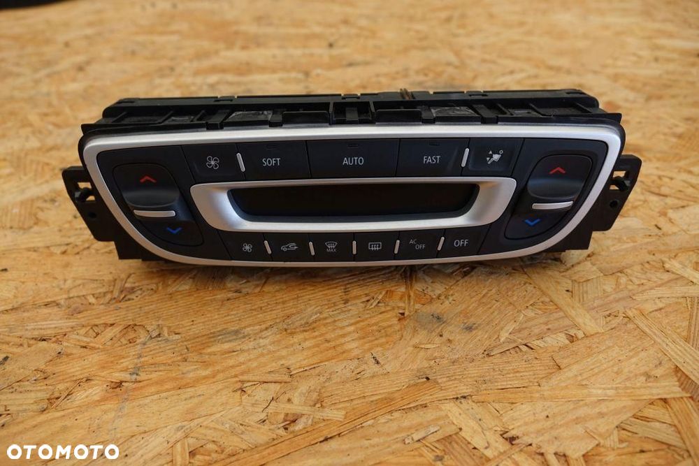 PANEL NAWIEWU KLIMATYZACJU RENAULT MEGANE III 2012 275100007R - 2