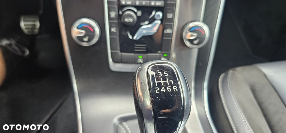 Volvo V60 D4 Drive-E Dynamic Edition (Momentum) - 11