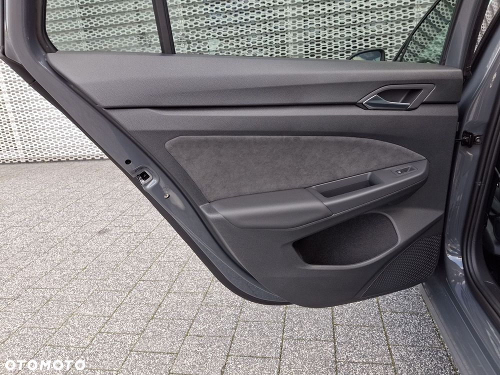 Volkswagen Golf - 11