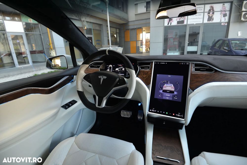 Tesla Model X - 28