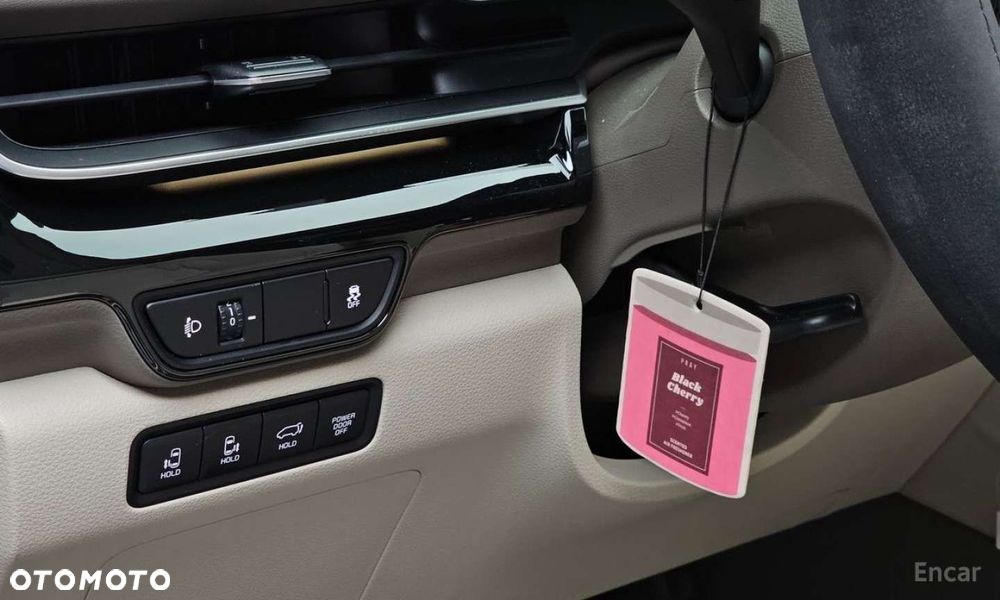 Kia Carnival - 27