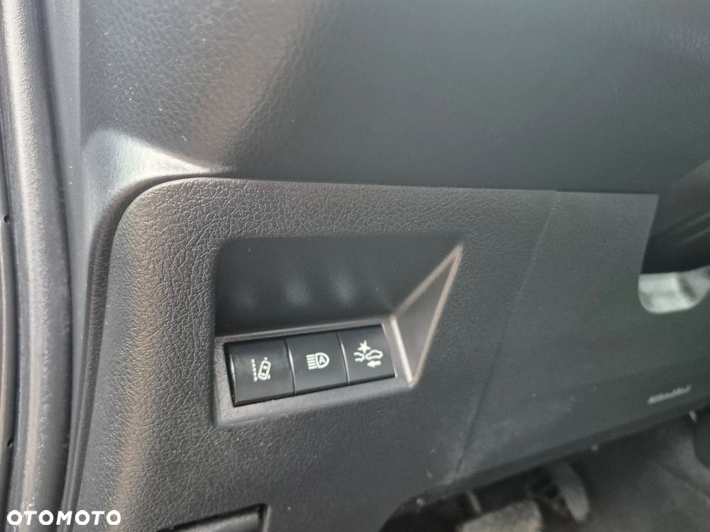 Toyota Yaris Hybrid 100 Premium - 26