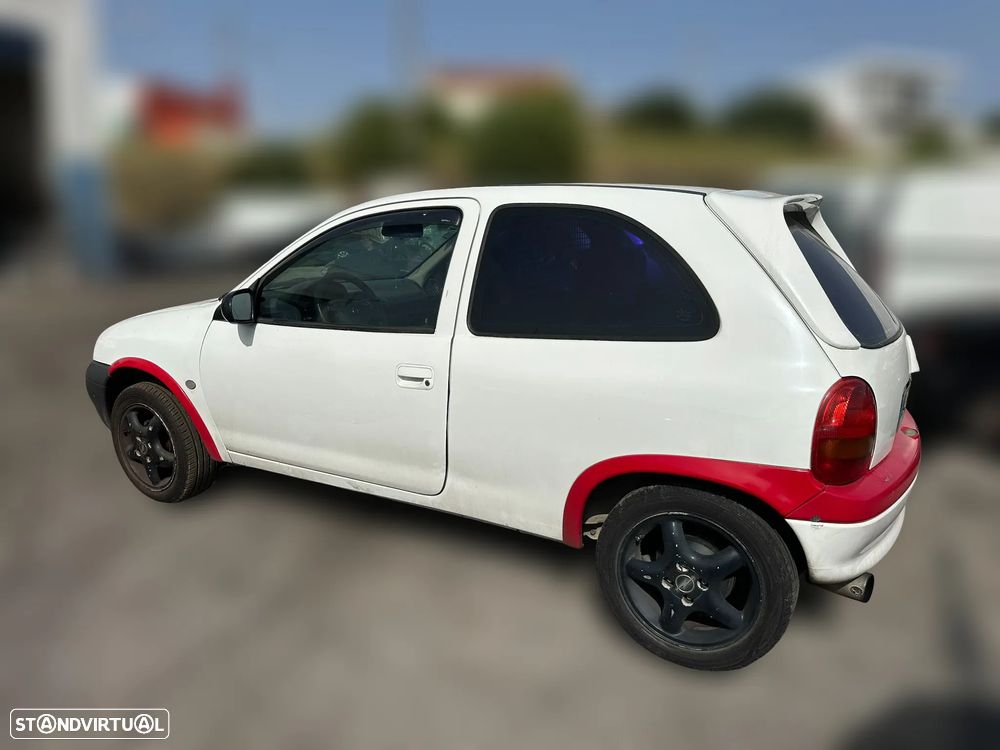 Opel Corsa B 1.7D de 2000 para peças - 3