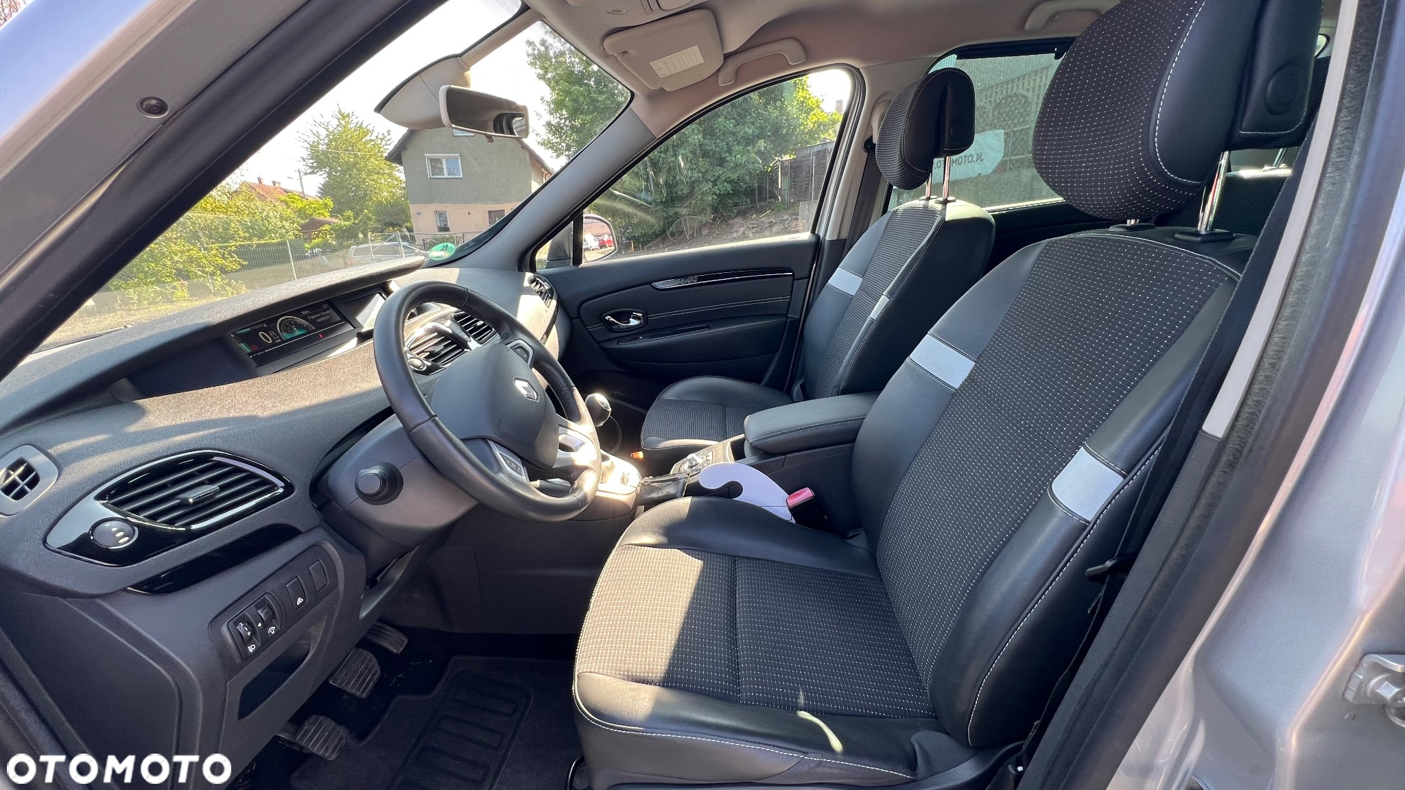 Renault Scenic 1.6 16V 110 Authentique - 12