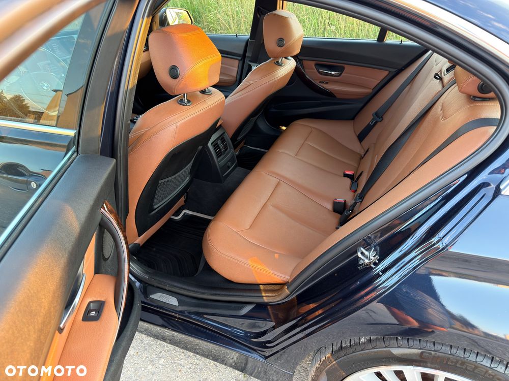 BMW Seria 3 328i Luxury Line - 24
