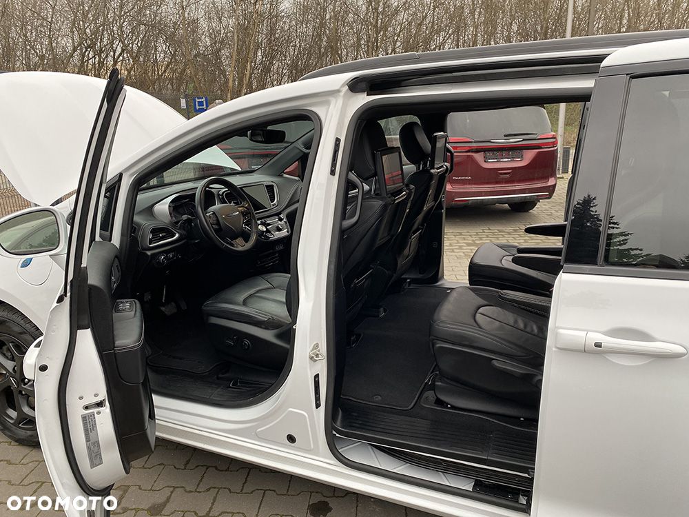 Chrysler Pacifica - 13