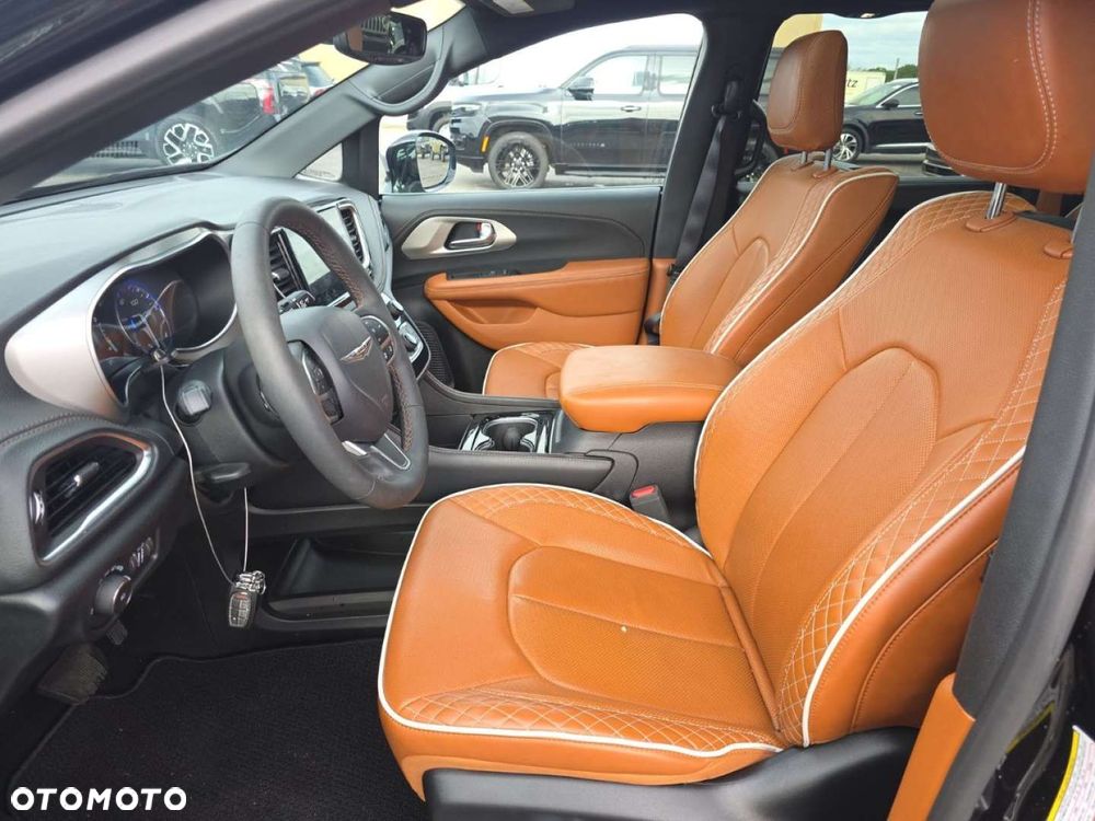 Chrysler Pacifica - 12