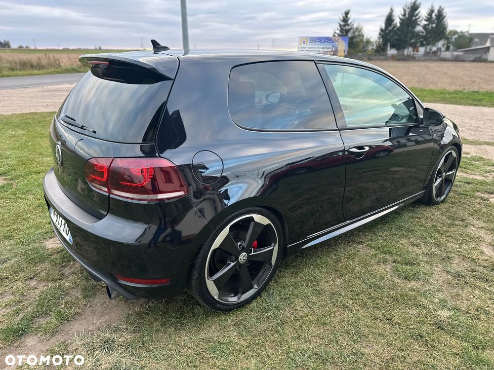 Volkswagen Golf - 6
