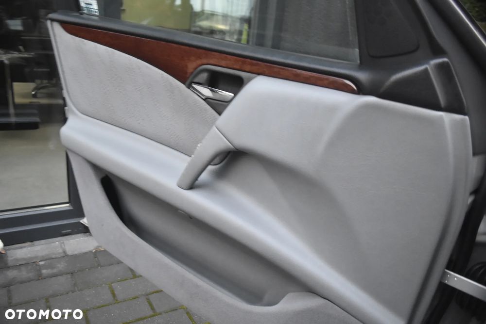 Mercedes-Benz Klasa E 230 Classic - 21