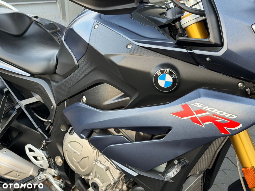 BMW XR - 17