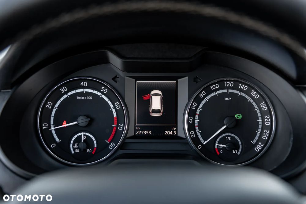 Skoda Octavia 2.0 TSI (Green tec) DSG RS - 25