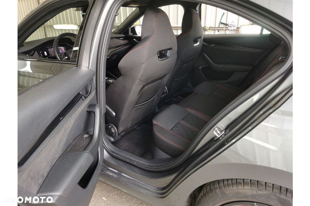 Skoda Octavia 2.0 TDI RS DSG - 6