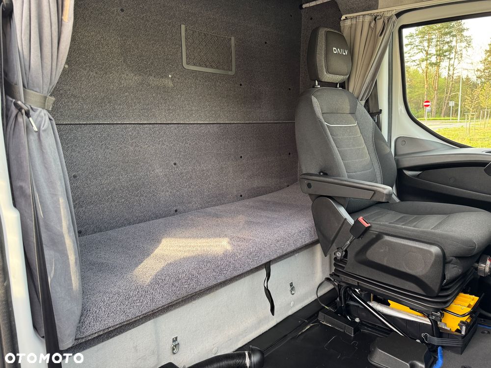 Iveco Daily 2023r Hi-Matic‼️72C18‼️Winda Dhollandia 1000KG // Plandeka 15 Palet 2x Firanka + dach zsuwany + regulacja wysokości ‼️Spanie z tyłu WEJKAMA Wysokość rampowa Full LED Tempomat Salon Polska DMC7200KG Faktura Vat 23% TwinCab - 3
