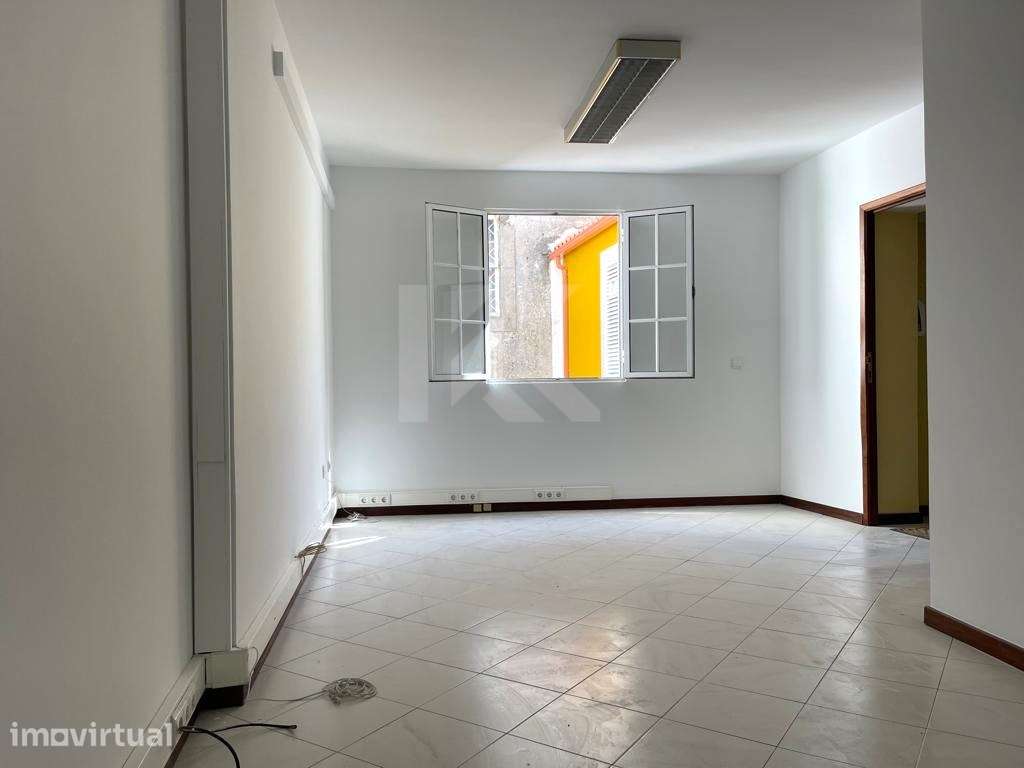 Sala para arrendar no centro do Funchal - Grande imagem: 2/9