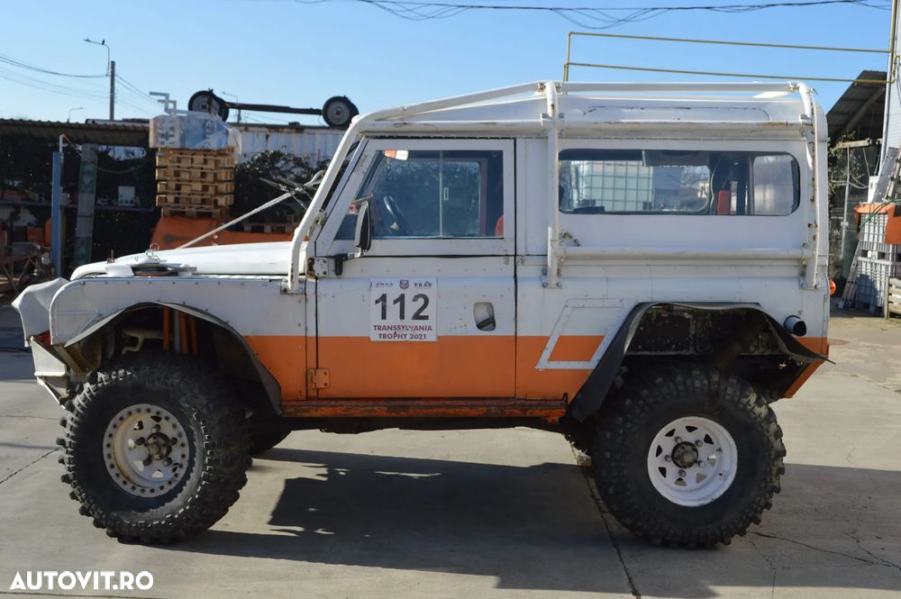 Land Rover Defender - 8