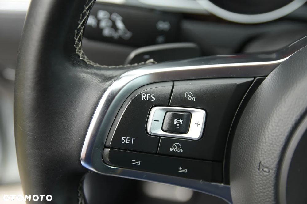 Volkswagen Passat - 33