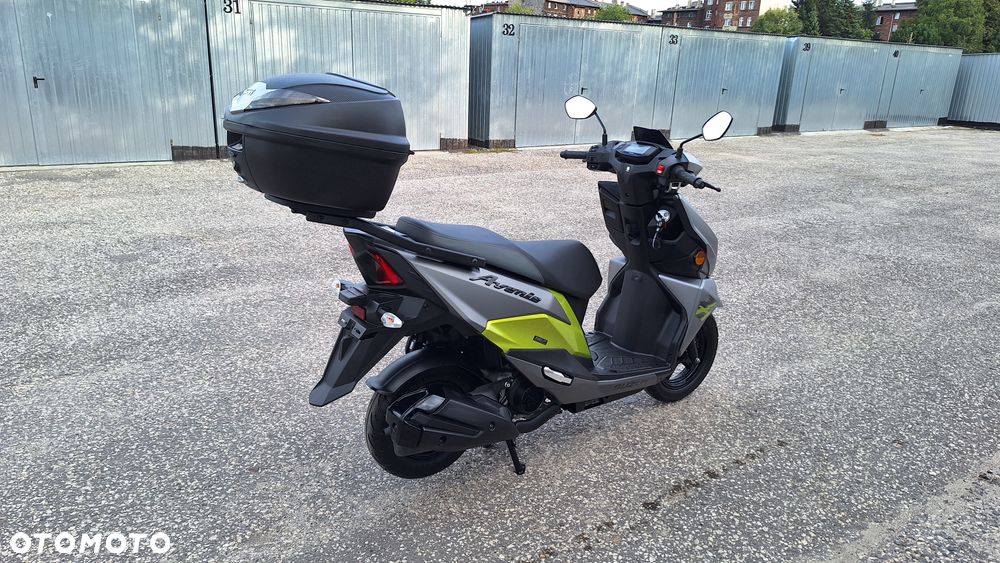 Suzuki Avenis - 12