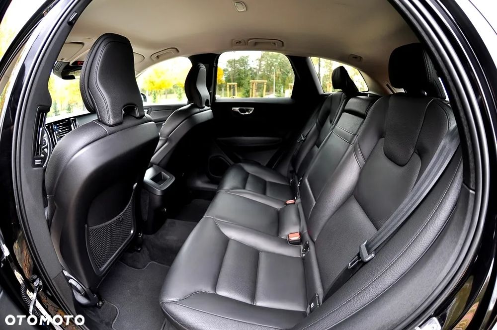 Volvo XC 60 D4 Momentum Pro - 22