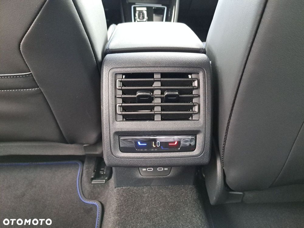 Volkswagen Golf Variant 2.0 TSI 4Motion R - 37