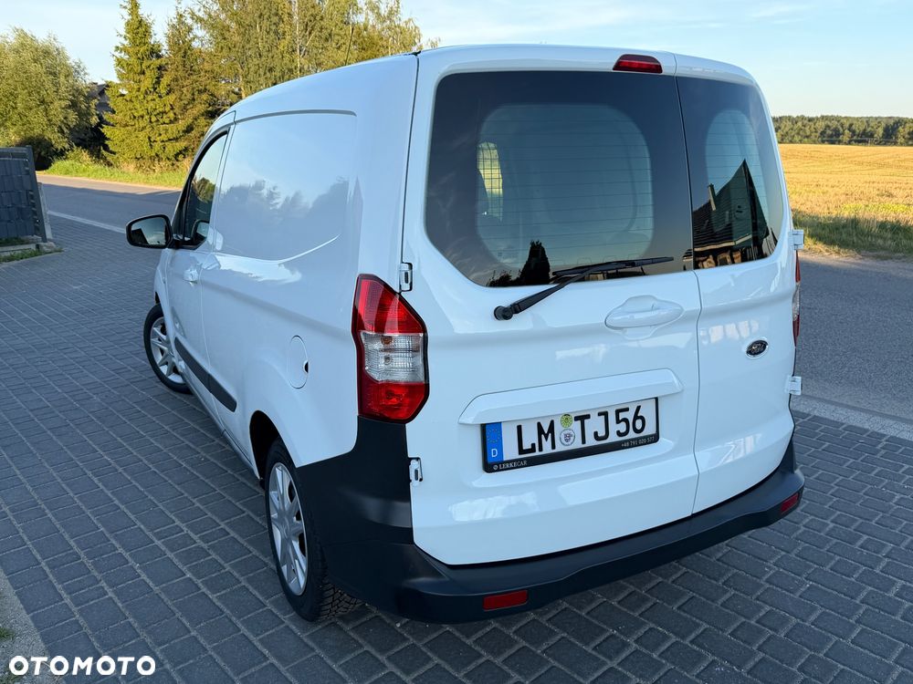 Ford Transit Courier - 18