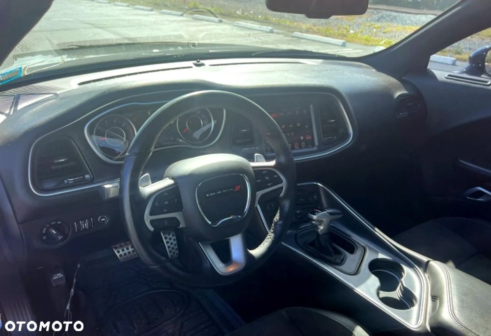 Dodge Challenger - 11