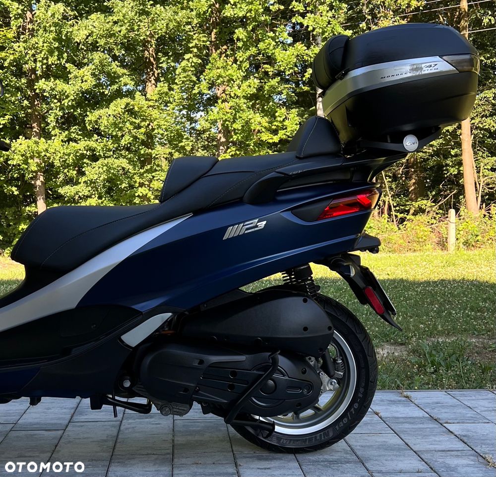 Piaggio MP-3 - 12